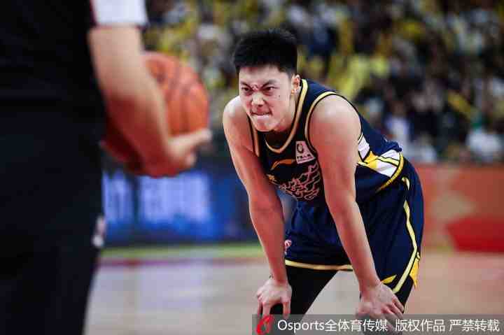 差距明显!广东首节全队三分6投1中 广厦10投6中&命中率达60%